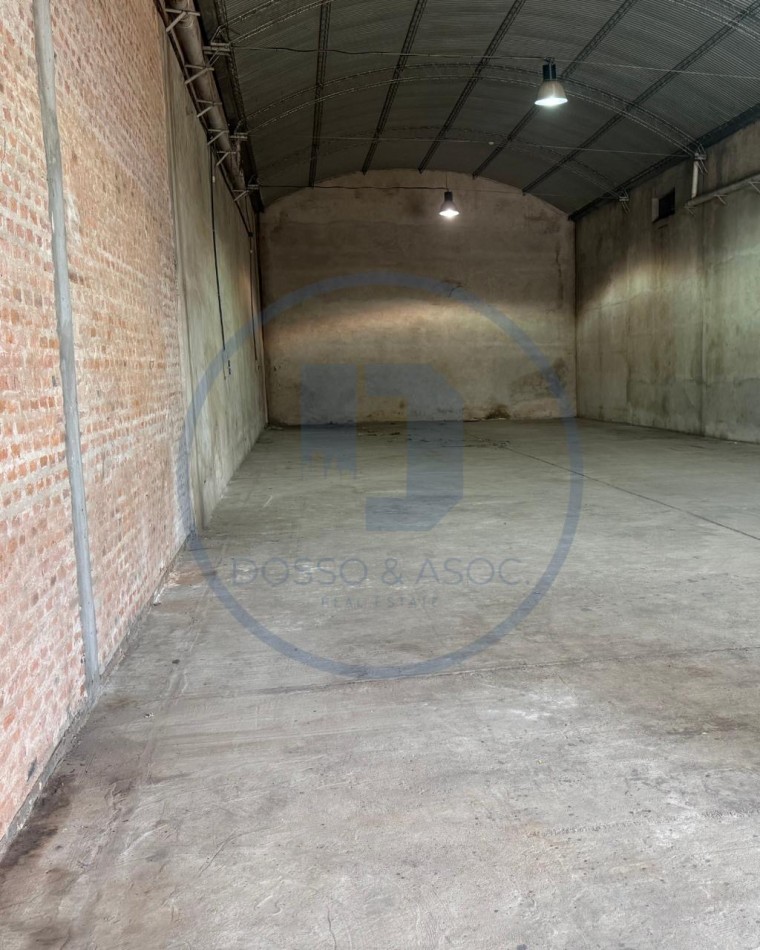 SE ALQUILA GALPON EN EXCELENTE UBICACION COMERCIAL / INDUSTRIAL