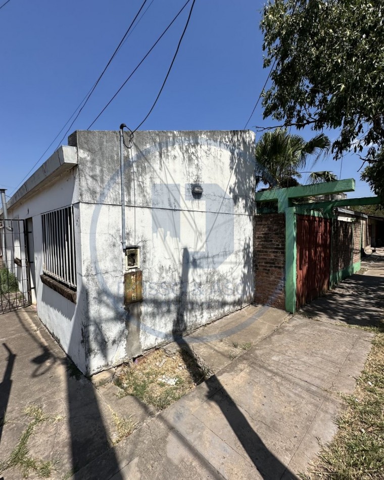 Casa a reciclar en Barrio Italia - Ideal para inversion