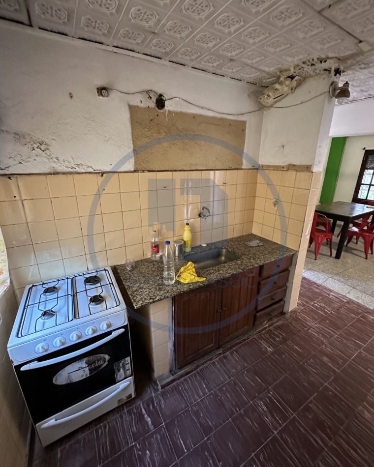 Casa a reciclar en Barrio Italia - Ideal para inversion