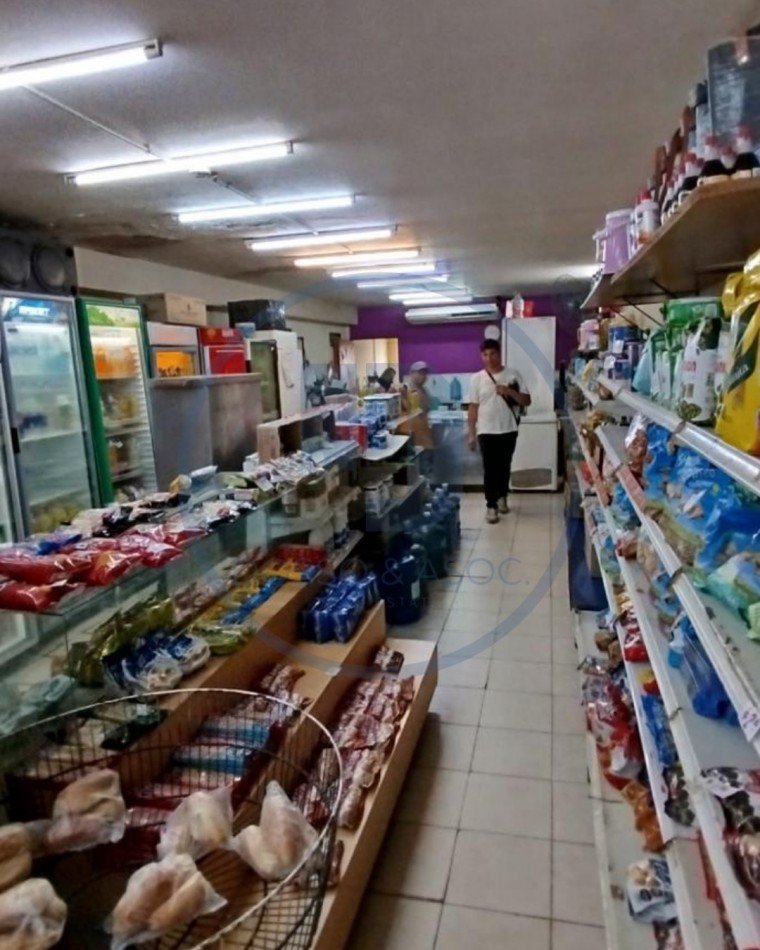 SE VENDE LOCAL COMERCIAL ENFRENTE A HOSPITAL PERRANDO