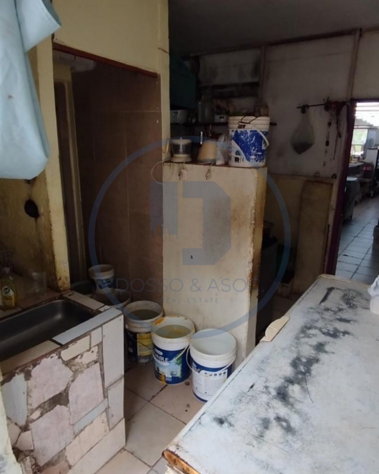 SE VENDE LOCAL COMERCIAL ENFRENTE A HOSPITAL PERRANDO