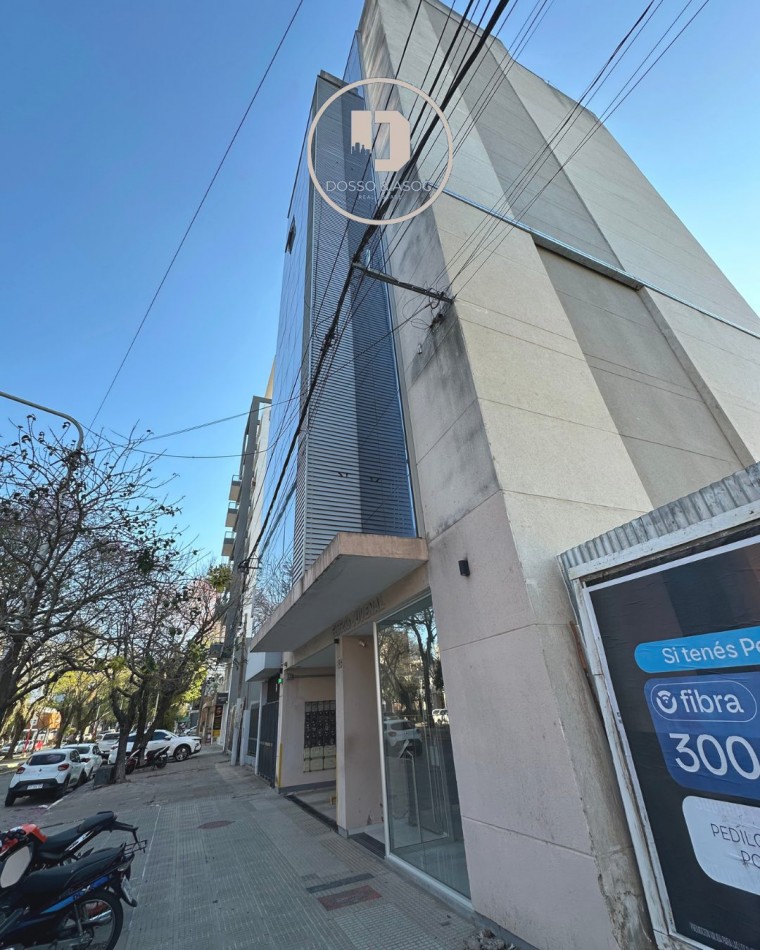 Oficina en venta - Edificio Juvenal, Av. Sarmiento 783