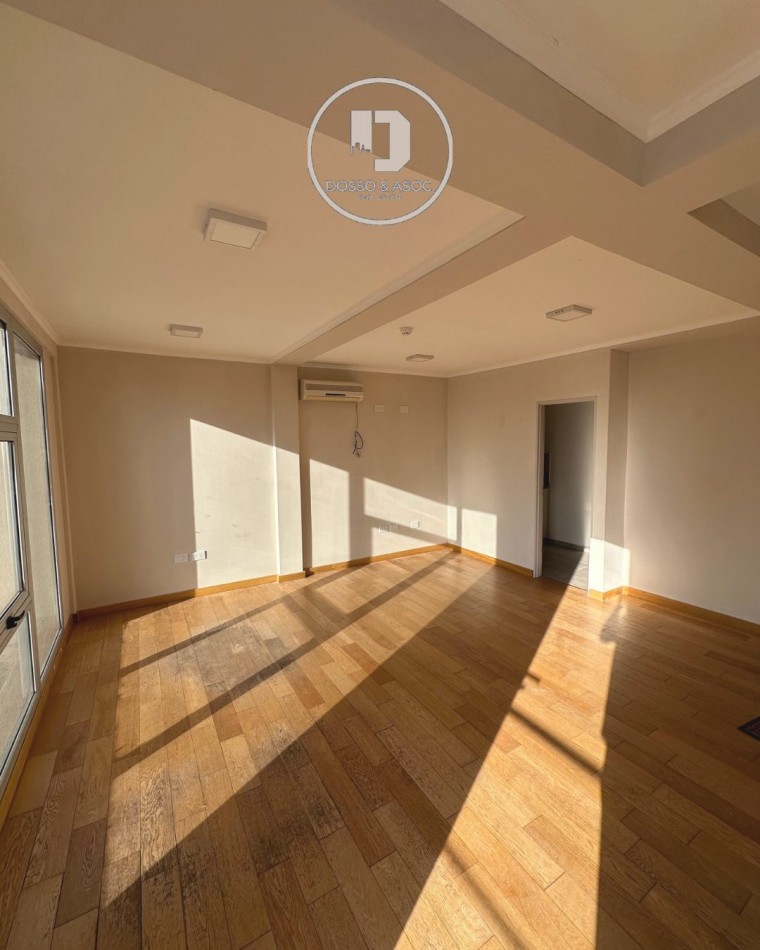 Oficina en venta - Edificio Juvenal, Av. Sarmiento 783