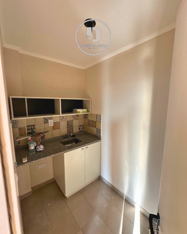 Oficina en venta - Edificio Juvenal, Av. Sarmiento 783