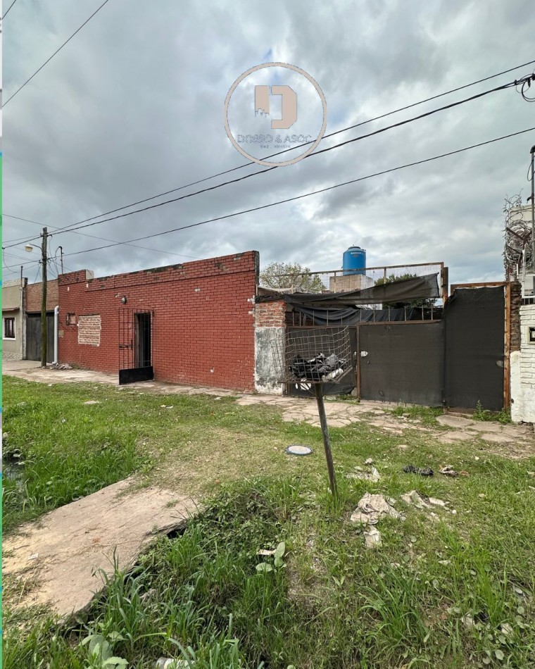 VENDE PROPIEDAD A RECICLAR — A metros del Regimiento Ejercito Argentino Arturo Illia 3171, Resistencia