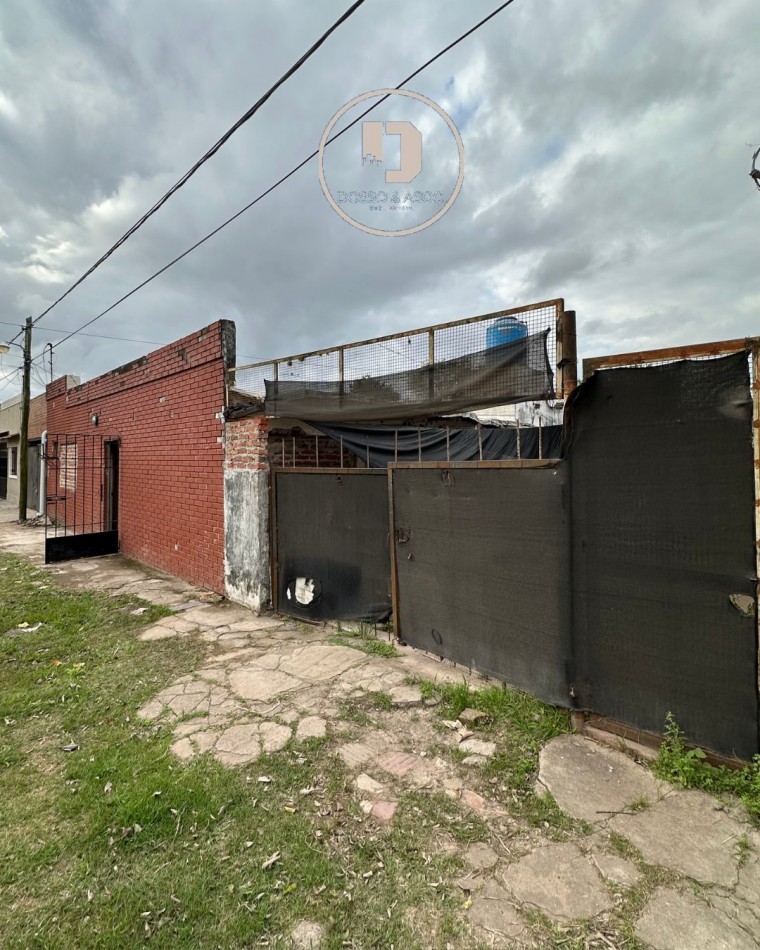 VENDE PROPIEDAD A RECICLAR — A metros del Regimiento Ejercito Argentino Arturo Illia 3171, Resistencia