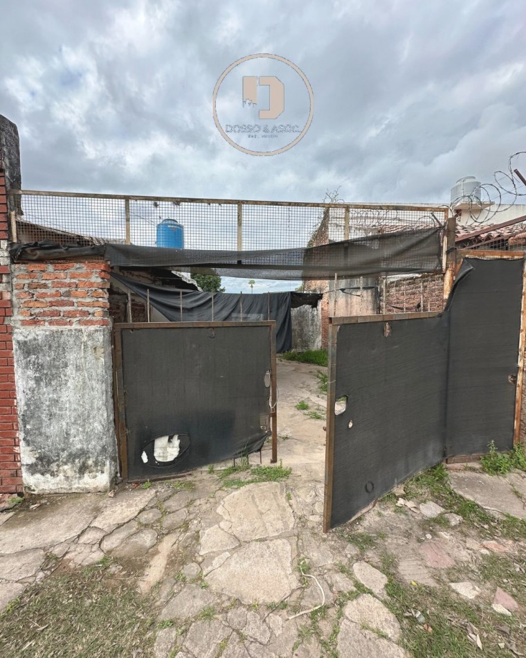 VENDE PROPIEDAD A RECICLAR — A metros del Regimiento Ejercito Argentino Arturo Illia 3171, Resistencia