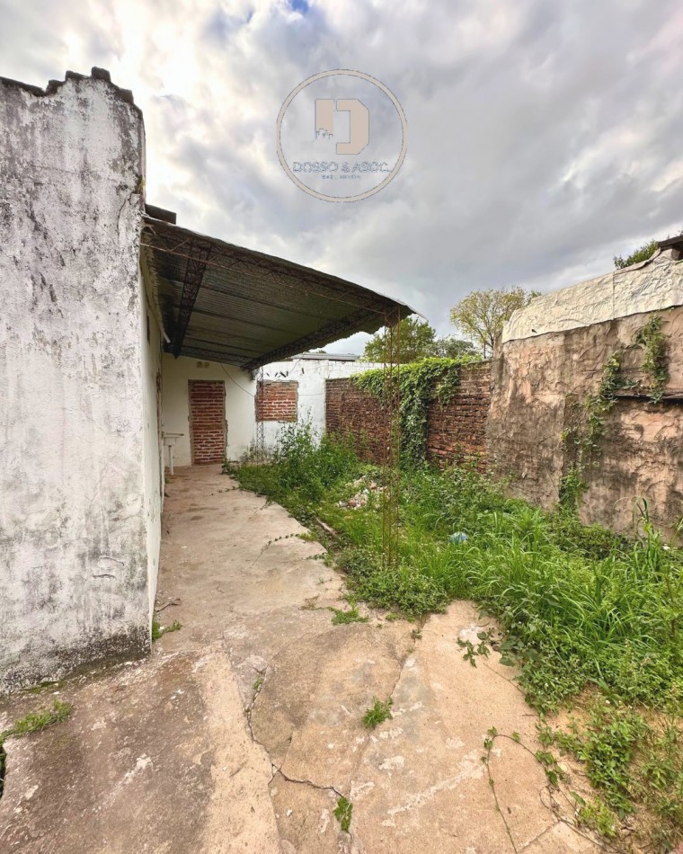 VENDE PROPIEDAD A RECICLAR — A metros del Regimiento Ejercito Argentino Arturo Illia 3171, Resistencia