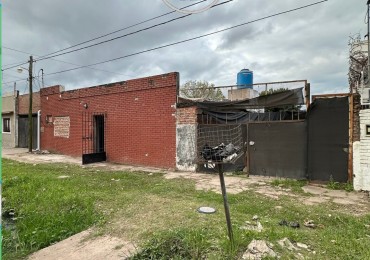VENDE PROPIEDAD A RECICLAR — A metros del Regimiento Ejercito Argentino Arturo Illia 3171, Resistencia